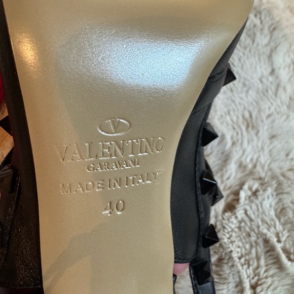 Valentino Garavani

Rockstud Ankle Strap Pumps With Tonal Studs 100 MM - Picture 12 of 15